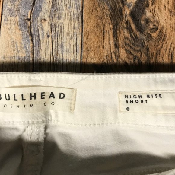 Bullhead Denim Co high rise shorts, white, size 0. (#SUM106) - Picture 3 of 5